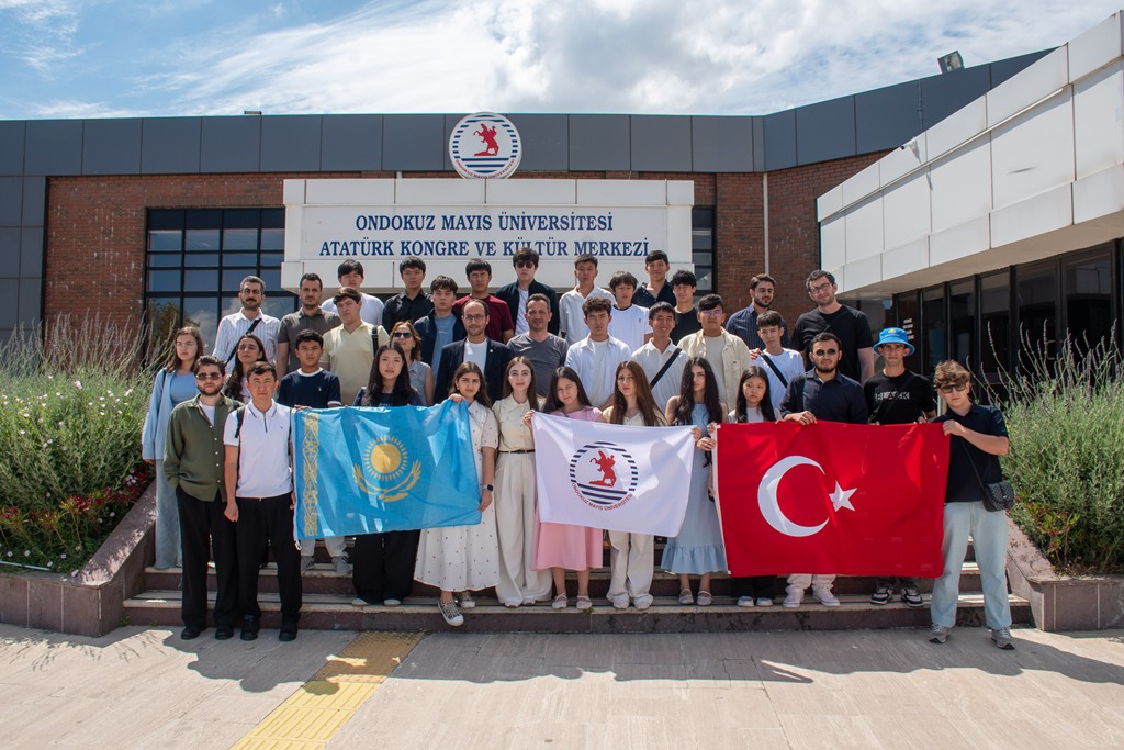 “Türkçe Öğreniyorum, Türkiye'ye Gidiyorum” projesi kapsamında Kazakistanlı öğrenciler OMÜ’de