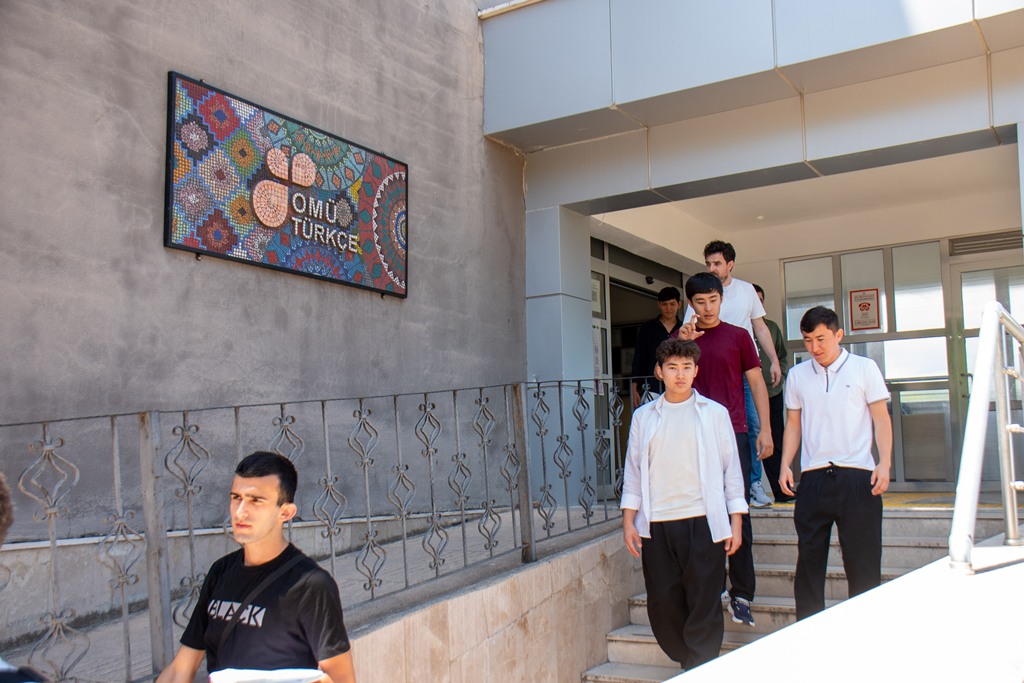 “Türkçe Öğreniyorum, Türkiye'ye Gidiyorum” projesi kapsamında Kazakistanlı öğrenciler OMÜ’de