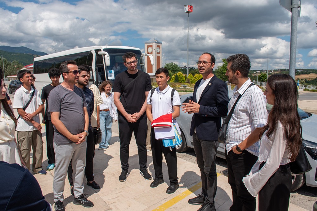 “Türkçe Öğreniyorum, Türkiye'ye Gidiyorum” projesi kapsamında Kazakistanlı öğrenciler OMÜ’de